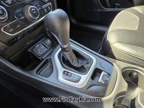 Used 2018 Jeep Cherokee Latitude Plus image 25