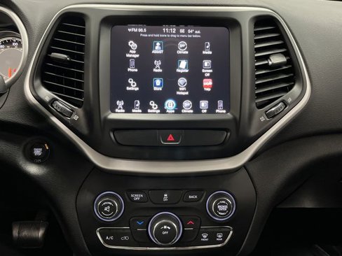 Used 2018 Jeep Cherokee Latitude Plus image 7