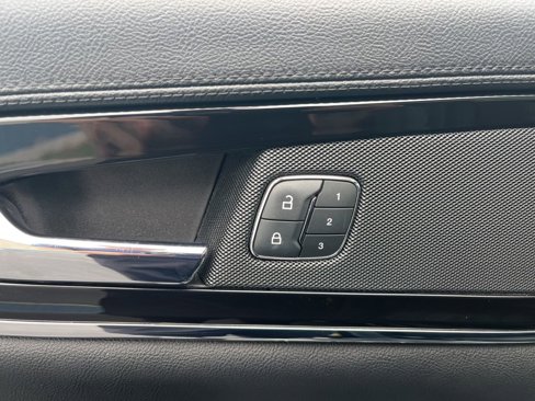 Used 2022 Lincoln Nautilus Reserve image 16