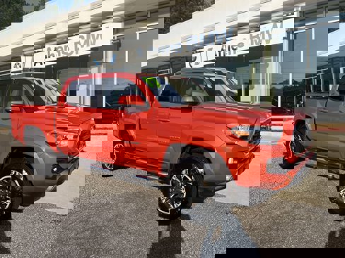 Used 2017 Toyota Tacoma SR5 image 1