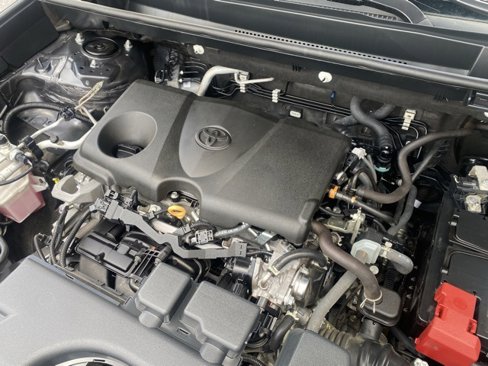 Used 2022 Toyota RAV4 XLE Premium image 11
