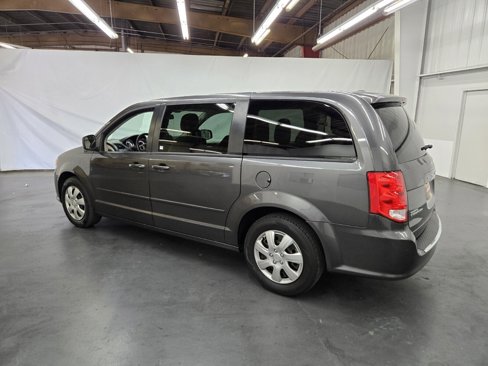 Used 2017 Dodge Grand Caravan SE w/ UConnect Hands-Free Group image 3
