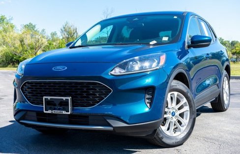 Used 2020 Ford Escape SE image 1