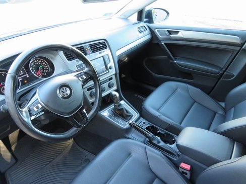 Used 2017 Volkswagen Golf SEL image 9