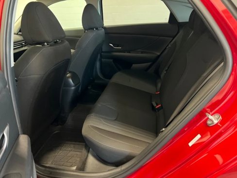Used 2022 Hyundai Elantra SE image 17