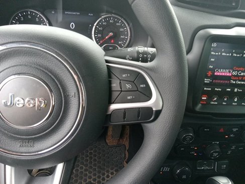 Used 2023 Jeep Renegade Latitude image 31