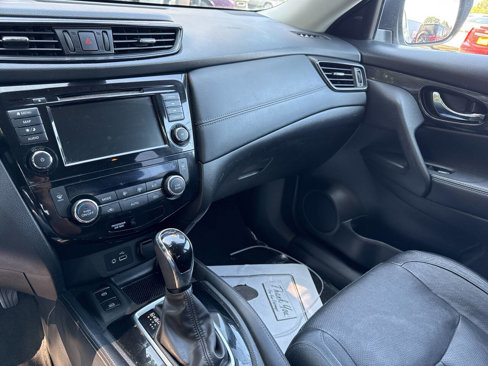 Used 2018 Nissan Rogue SL w/ Premium Package image 13