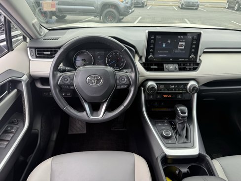 Used 2021 Toyota RAV4 XLE Premium image 27