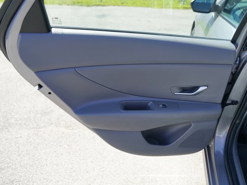 Used 2023 Hyundai Elantra SEL image 25
