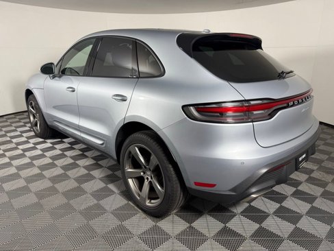 Certified 2024 Porsche Macan image 3