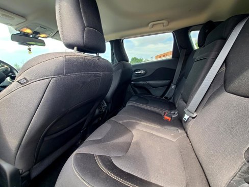 Used 2015 Jeep Cherokee Latitude w/ Comfort/Convenience Group image 9