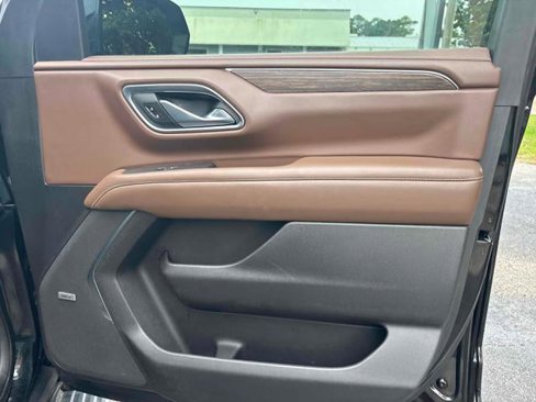 Used 2021 Chevrolet Tahoe High Country w/ Premium Package image 11