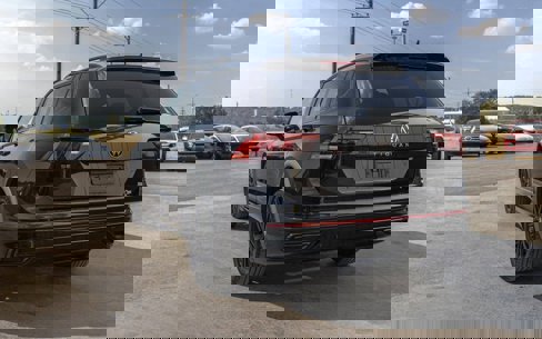 Used 2022 Volkswagen Tiguan SE R-Line image 3