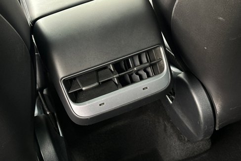 Used 2022 Tesla Model Y Long Range image 22