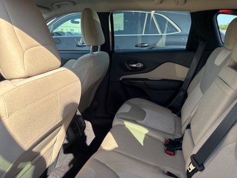 Used 2015 Jeep Cherokee Sport w/ Sport Appearance Group image 11