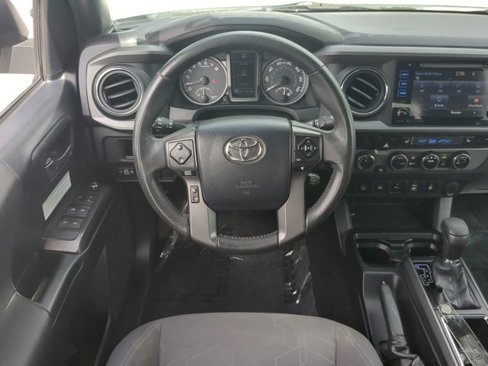 Used 2017 Toyota Tacoma TRD Off-Road image 15