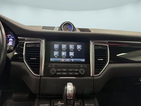 Used 2017 Porsche Macan image 28