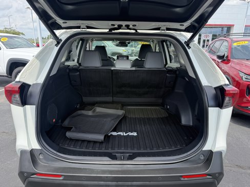 Used 2021 Toyota RAV4 XLE Premium image 22