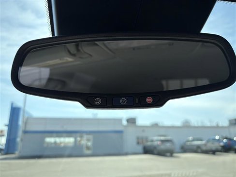 Used 2022 Chevrolet Trax LT w/ LT Convenience Package image 12