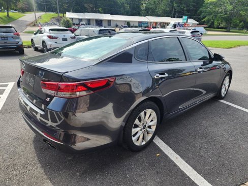 Used 2018 Kia Optima S w/ Panoramic Sunroof Package image 6