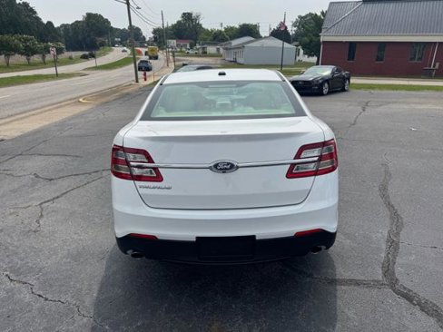 Used 2017 Ford Taurus SE image 4
