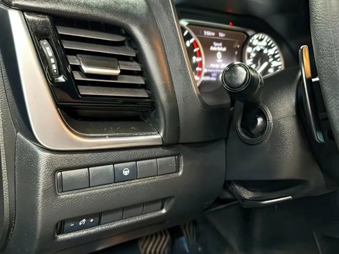 Used 2021 Nissan Rogue SV image 25