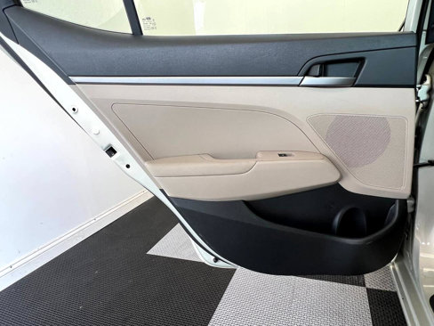Used 2017 Hyundai Elantra SE image 9