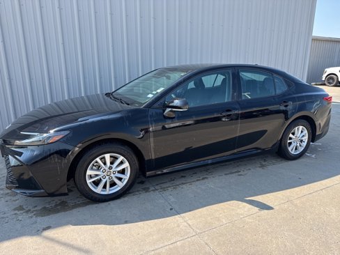 Used 2025 Toyota Camry LE image 2