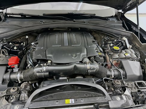 Used 2017 Jaguar F-PACE Premium image 36