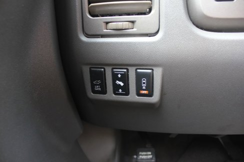 Used 2004 Nissan Armada LE w/ (SR2) Sunroof Pkg (LE) image 17