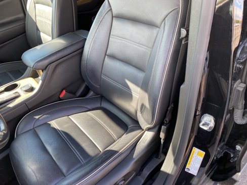 Used 2019 GMC Acadia Denali image 18