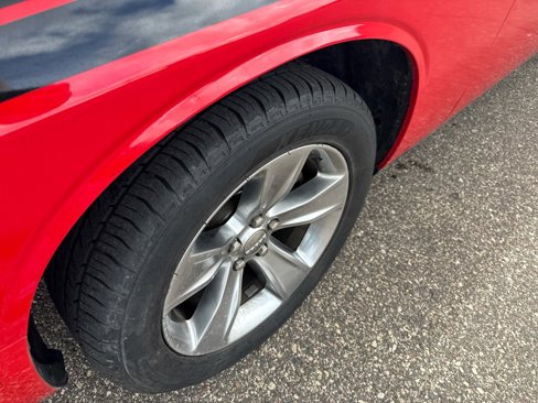 Used 2015 Dodge Challenger SXT w/ Driver Convenience Group image 9