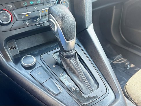 Used 2018 Ford Focus SE w/ SE Appearance Package image 17