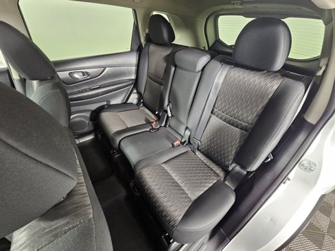 Used 2018 Nissan Rogue SV image 21