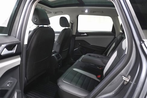 Used 2024 Volkswagen Taos SEL image 13