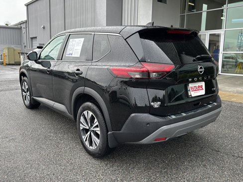 Used 2022 Nissan Rogue SV image 3