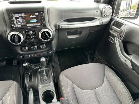 Used 2014 Jeep Wrangler Unlimited Sahara image 13