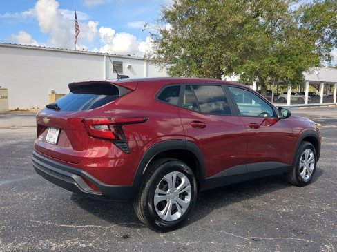 Used 2025 Chevrolet Trax LS image 3