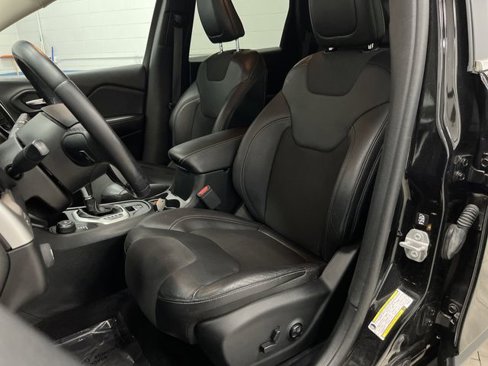 Used 2018 Jeep Cherokee Latitude Plus image 4