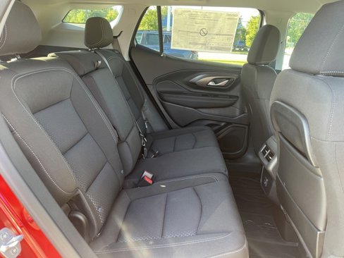 Used 2023 GMC Terrain SLE w/ Driver Convenience Package image 13