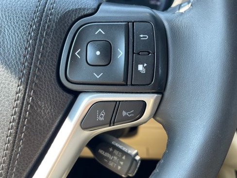 Used 2019 Toyota Highlander XLE w/ Phone Cable & Charge Package image 6