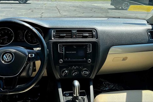 Used 2017 Volkswagen Jetta SE image 6
