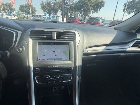 Used 2019 Ford Fusion SE image 17