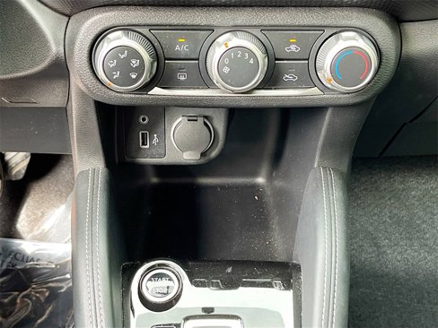 Certified 2019 Nissan Kicks S image 13