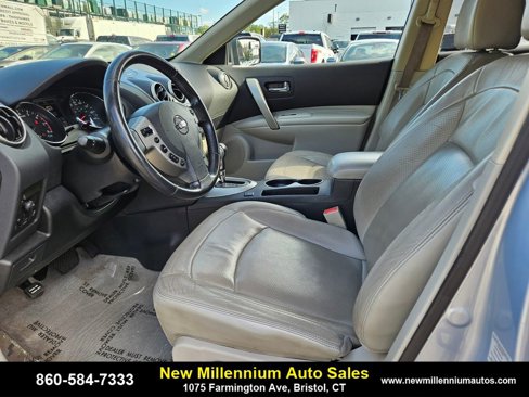 Used 2011 Nissan Rogue SV w/ SL Pkg image 17