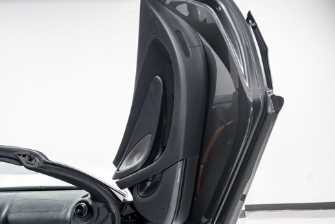 Used 2020 McLaren 570S Spider image 32