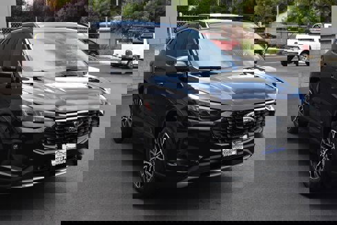 Used 2023 Ford Escape SE w/ PHEV Premium Package image 4