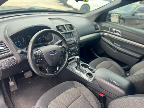Used 2018 Ford Explorer XLT image 11