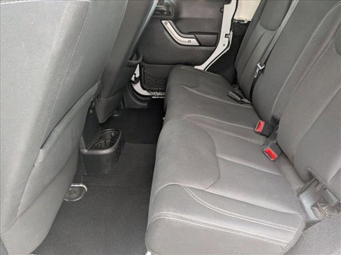 Used 2015 Jeep Wrangler Unlimited Sahara image 17