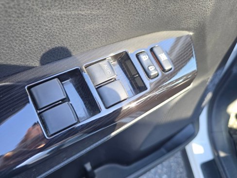 Used 2017 Toyota RAV4 SE image 26